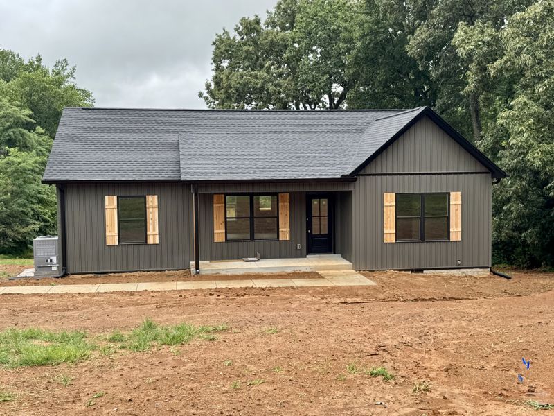 435 Blackey Bandy Rd, Bethpage, TN 37022