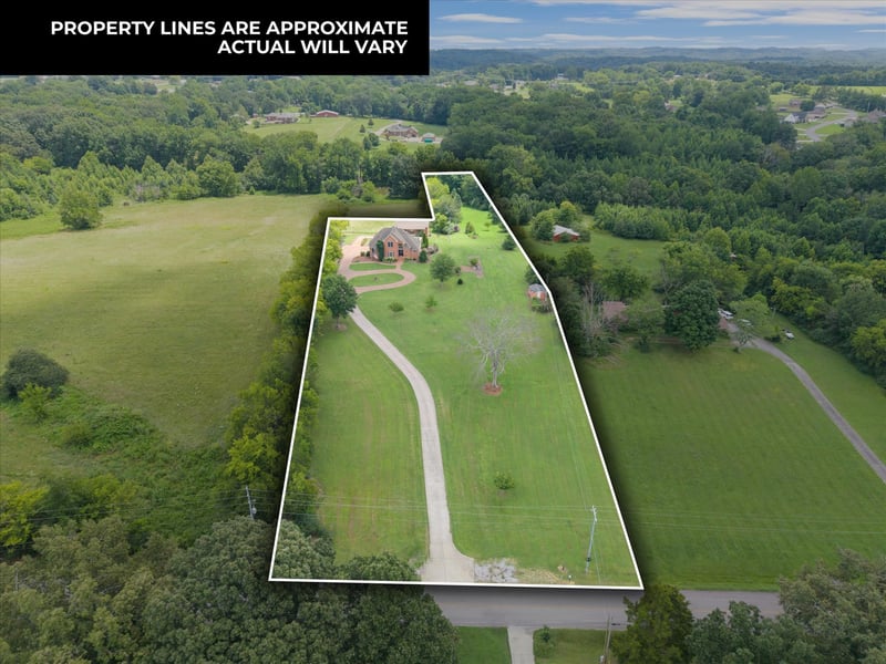 2155 Lake Rd, Greenbrier, TN 37073