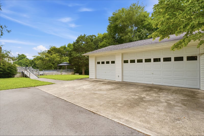 3088 Dixie Lee Cir, Lenoir City, TN 37772