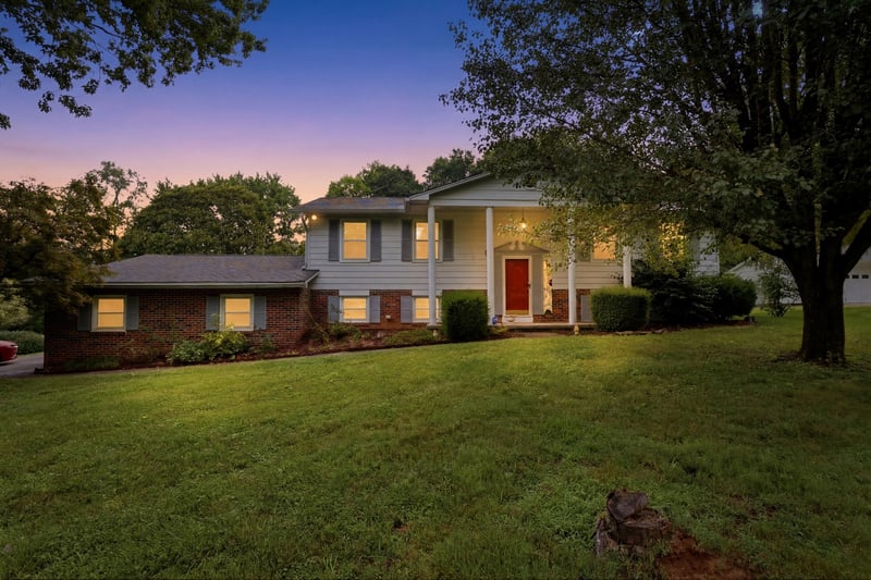 3088 Dixie Lee Cir, Lenoir City, TN 37772