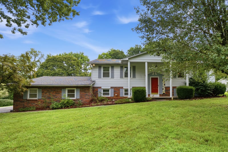 3088 Dixie Lee Cir, Lenoir City, TN 37772