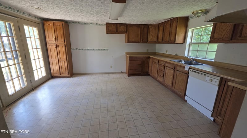 7011 Shell Ln, Knoxville, TN 37918