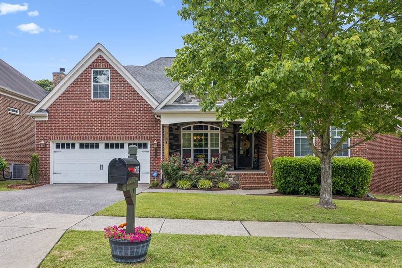 6013 Christmas Dr, Nolensville, TN 37135