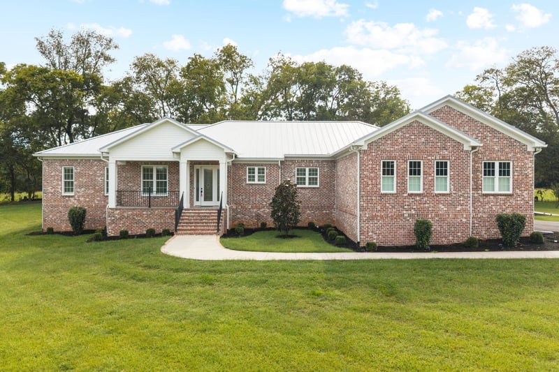 808 N Main St, Mount Pleasant, TN 38474