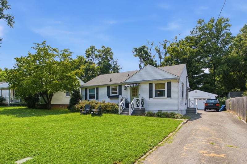 5625 Meadowcrest Ln, Nashville, TN 37209