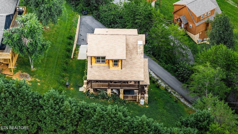 615 Rainbow Rd, Sevierville, TN 37862