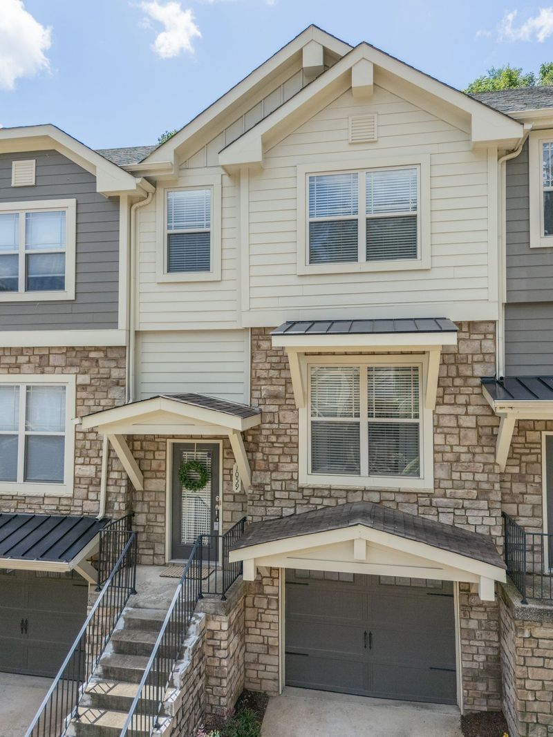 1059 Woodbury Falls Dr, Nashville, TN 37221