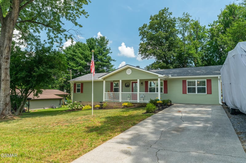 2360 Pinewood Dr, Maryville, TN 37803