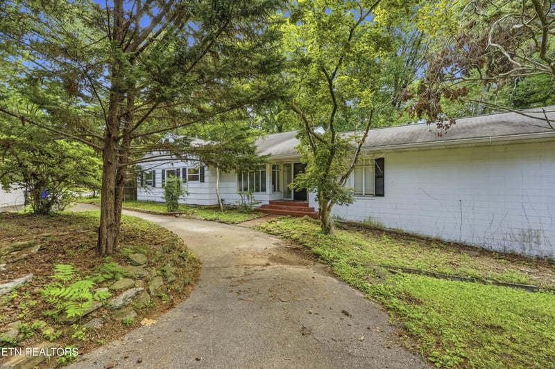 124 Orchard Cir, Oak Ridge, TN 37830