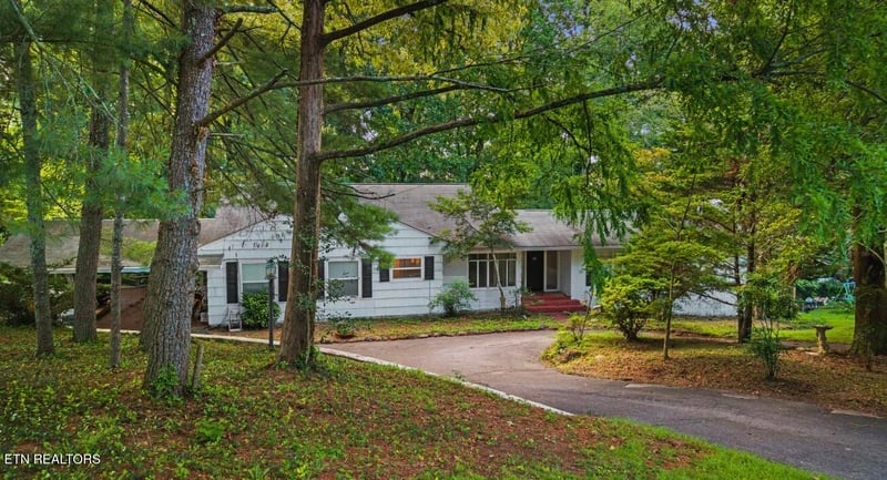 124 Orchard Cir, Oak Ridge, TN 37830
