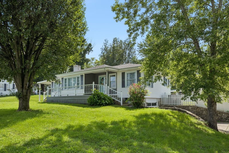 119 Hogan Rd, Gordonsville, TN 38563