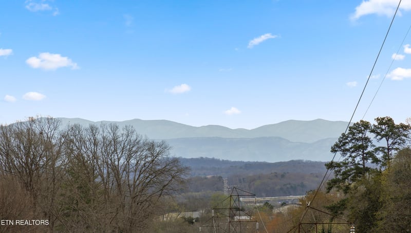 498 Sugar Maple Tr, Lenoir City, TN 37771