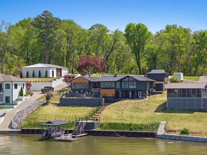 105 Lakeview Dr, Muscle Shoals, AL 35661