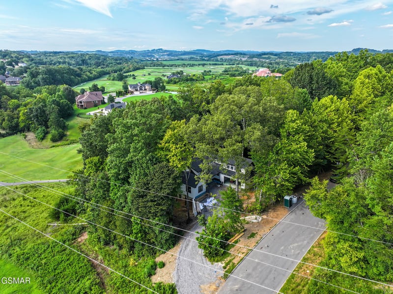 330 Warbler Point, Sevierville, TN 37876