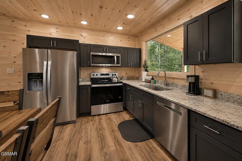 2252 Misty Shadows Dr, Sevierville, TN 37862