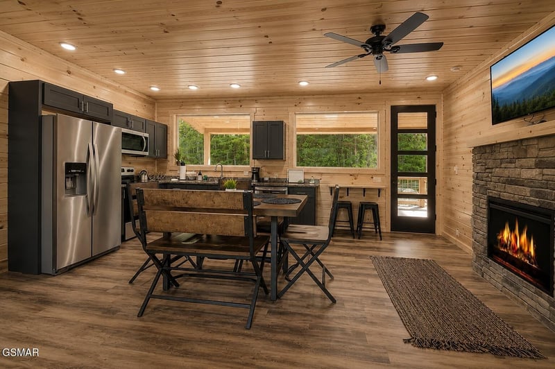 2252 Misty Shadows Dr, Sevierville, TN 37862