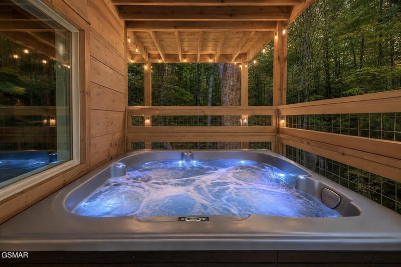 2252 Misty Shadows Dr, Sevierville, TN 37862