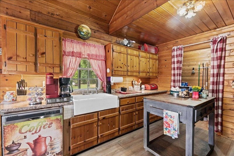 325 Classic Ln, Chatsworth, GA 30705