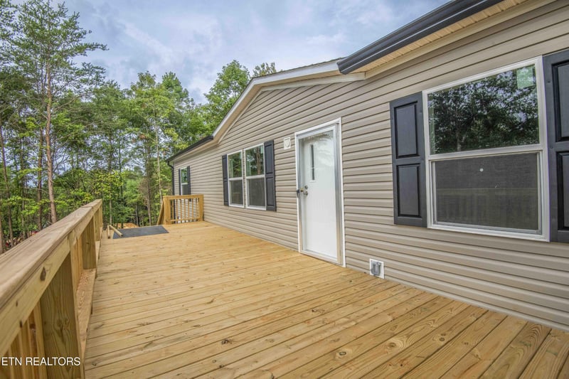 310 Valley Dr, Loudon, TN 37774