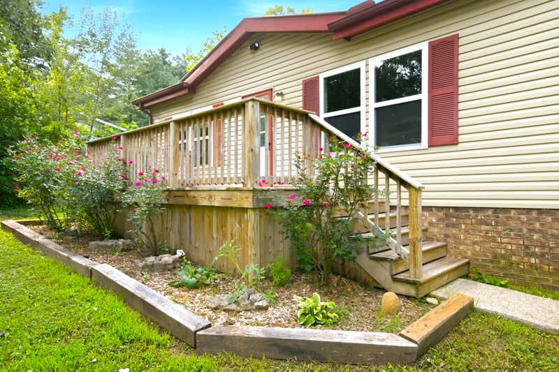 306 Stagecoach Rd, White Bluff, TN 37187