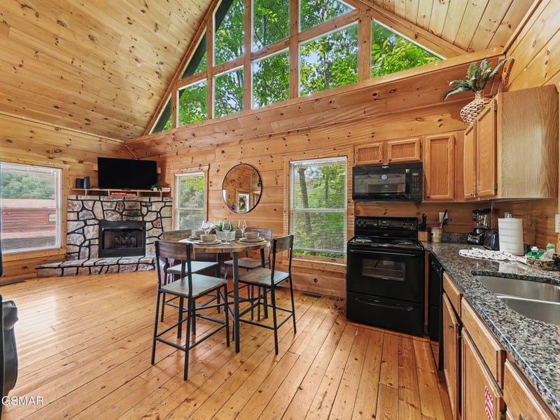 2434 N School House Gap Rd, Sevierville, TN 37876