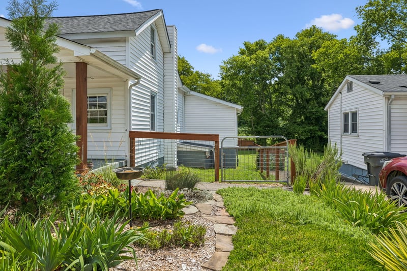 2005 Crestview Dr, Columbia, TN 38401