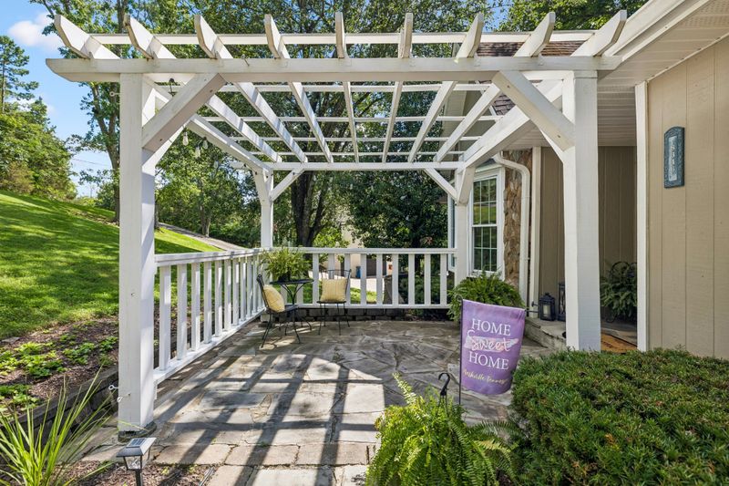 8346 Merrymount Dr, Nashville, TN 37221