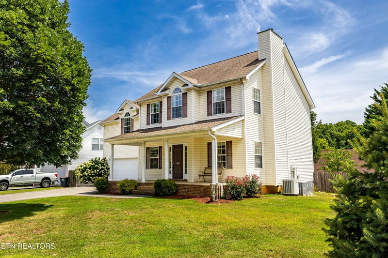 824 Mackenzie Dr, Maryville, TN 37804