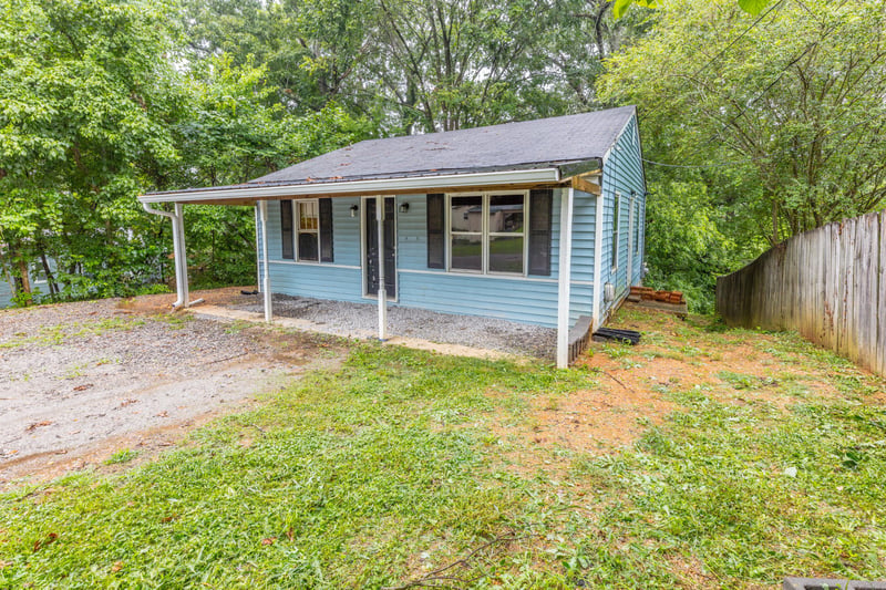 933 Hulana St, Rossville, GA 30741