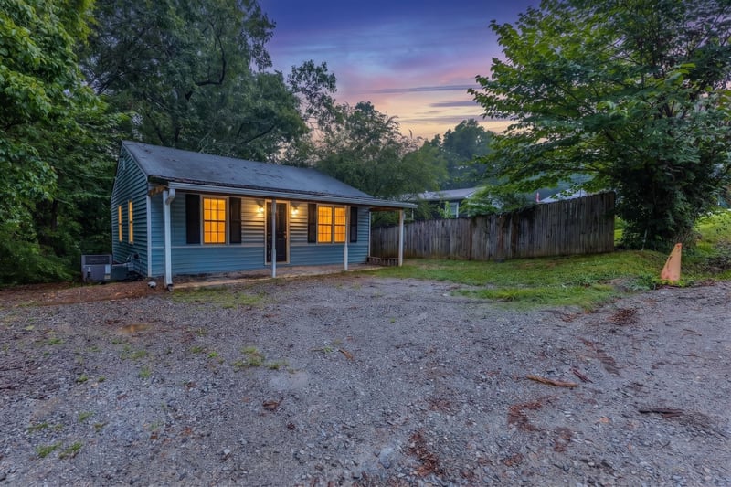 933 Hulana St, Rossville, GA 30741