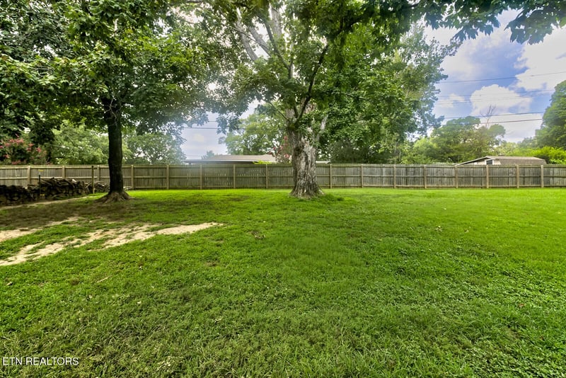 112 S Hummingbird Ln, Dickson, TN 37055