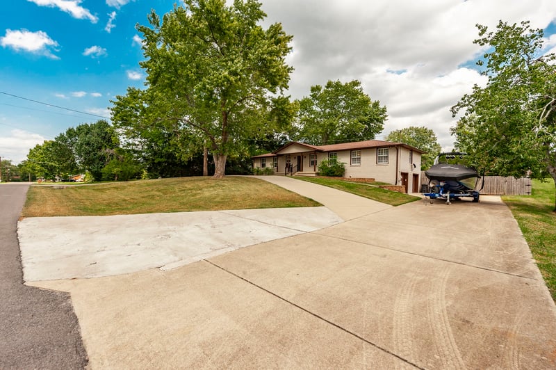 140 La Plaza Dr, Hendersonville, TN 37075