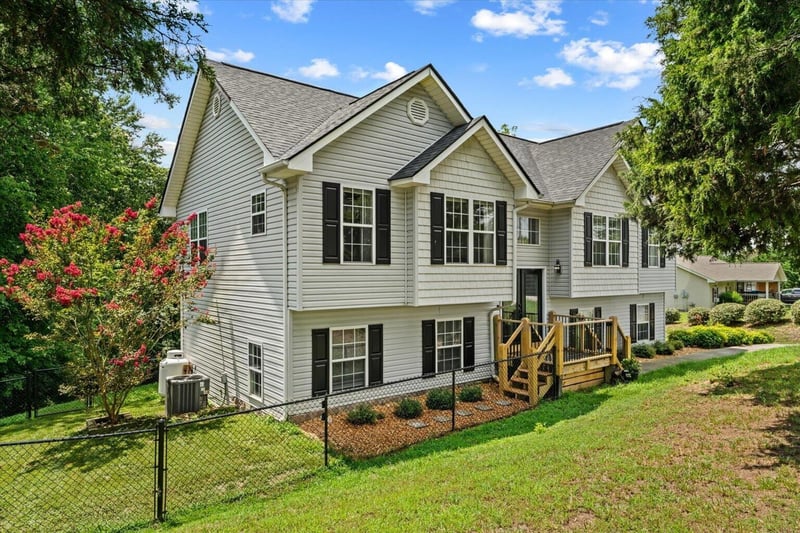 212 Courtney Cir, Rocky Face, GA 30740