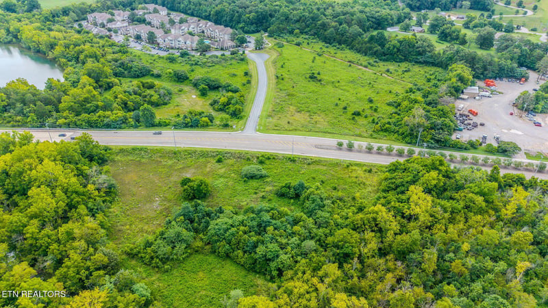 2475 Creekwood Park Blvd, Lenoir City, TN 37772