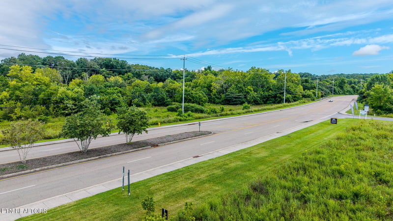 2475 Creekwood Park Blvd, Lenoir City, TN 37772