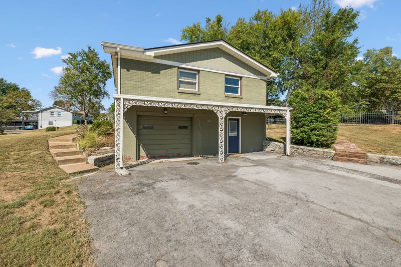 473 Sunliner Dr, Nashville, TN 37209