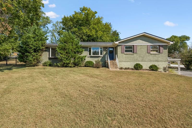 473 Sunliner Dr, Nashville, TN 37209
