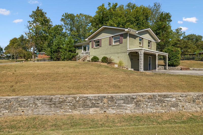 473 Sunliner Dr, Nashville, TN 37209