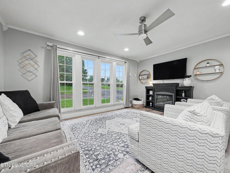 1201 Foxcrolf Dr, Knoxville, TN 37923