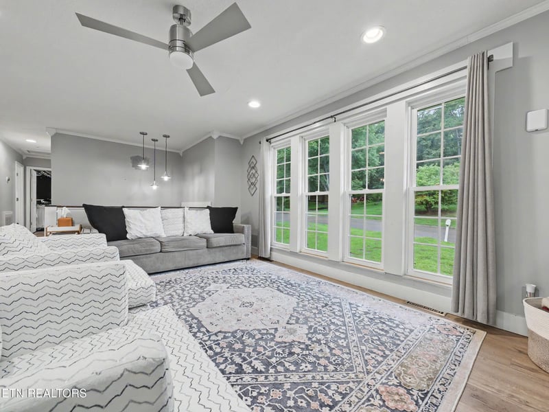 1201 Foxcrolf Dr, Knoxville, TN 37923