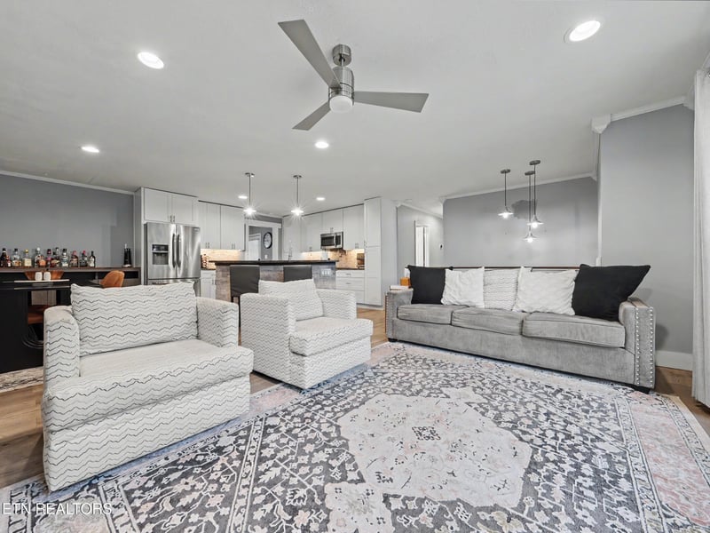 1201 Foxcrolf Dr, Knoxville, TN 37923