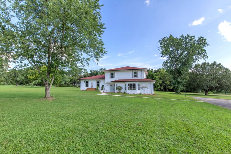 557 Peach Valley Rd, Gallatin, TN 37066