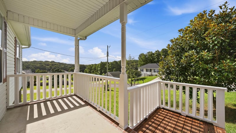 205 Pinewood Dr, Rock Spring, GA 30739