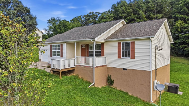 205 Pinewood Dr, Rock Spring, GA 30739