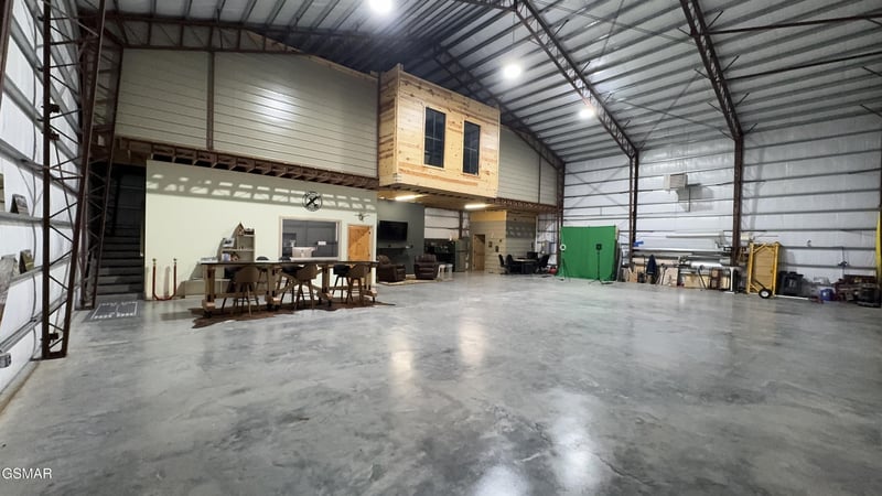 159 Industrial Park Dr, Sevierville, TN 37862