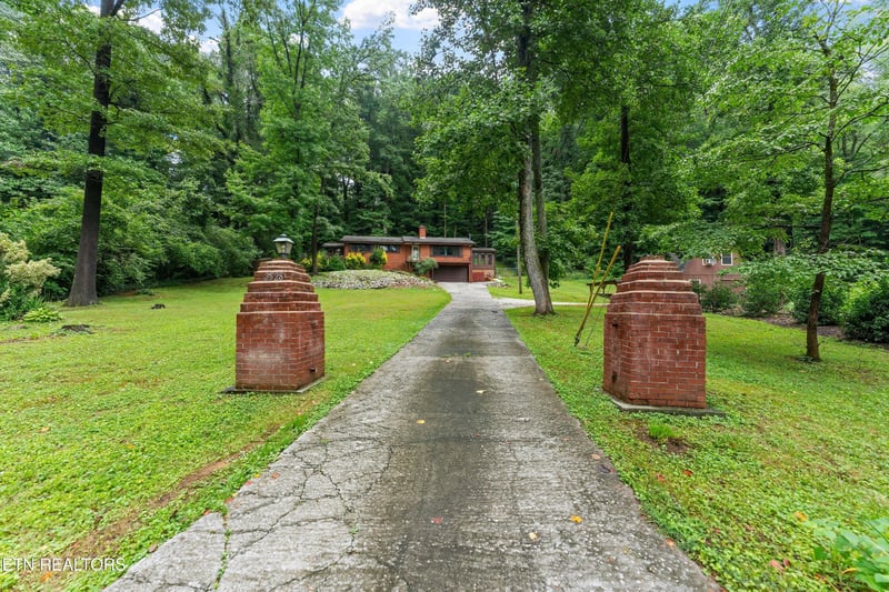 26182528 Shaler Ln, Knoxville, TN 37920