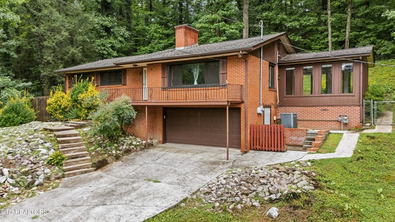 26182528 Shaler Ln, Knoxville, TN 37920
