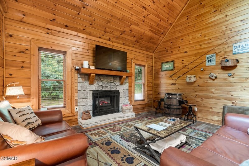 1915 Leatherwood Ln, Sevierville, TN 37862