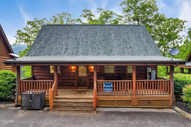 1932 Cougar Crossing Way, Sevierville, TN 37862
