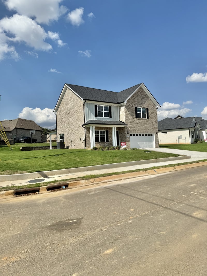 1017 Amber Hills Dr, Ashland City, TN 37015